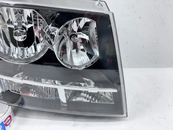 2007 2008 2009 2010 2011-2014 CHEVY TAHOE SUBURBAN HALOGEN RIGHT CAPA  HEADLIGHT - Image 4