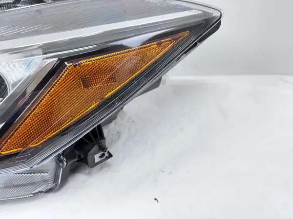 260605R00A  2021 2022 2023 NISSAN KICKS HALOGEN FRONT LEFT OEM HEADLIGHT - Image 4