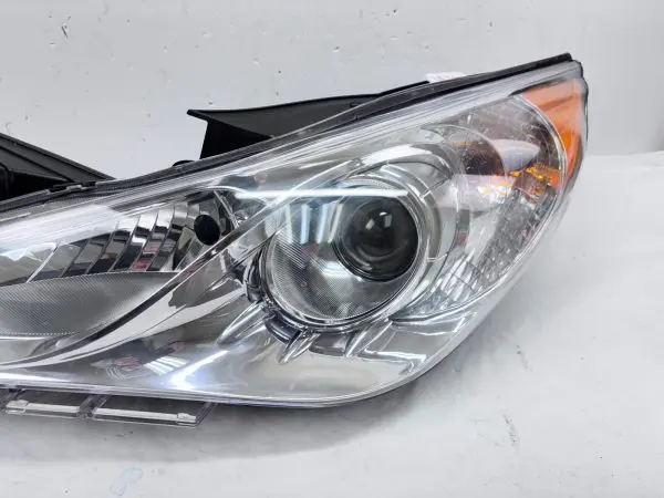 2011 2012 2013 2014 HYUNDAI SONATA HALOGEN FRONT LEFT OEM HEADLIGHT - Image 9