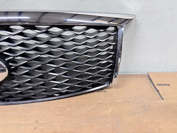 2015 2016 2017 INFINITI QX80 FRONT OEM GRILLE WITH CAMERA 623105ZA0A - Image 2