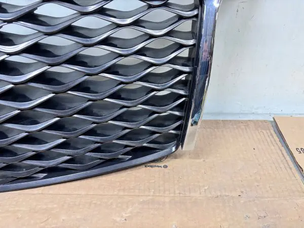 2015 2016 2017 INFINITI QX80 FRONT OEM GRILLE WITH CAMERA 623105ZA0A - Image 3