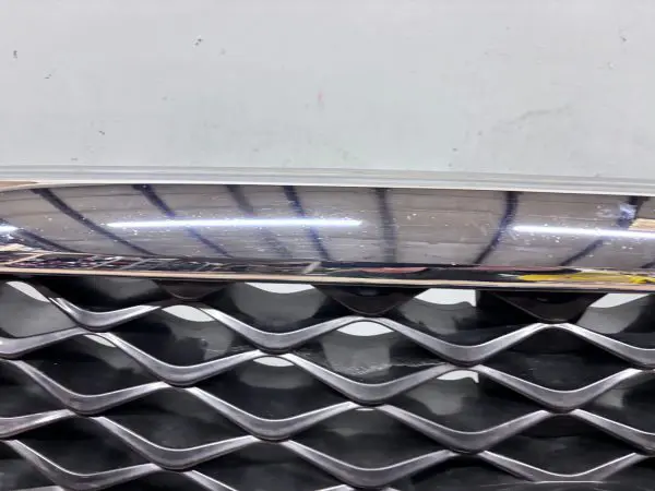 2015 2016 2017 INFINITI QX80 FRONT OEM GRILLE WITH CAMERA 623105ZA0A - Image 9
