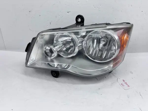 05113337AE 2011-2016 2017 2018 2019 DODGE GRAND CARAVAN FRONT LEFT OEM HEADLIGHT - Image 2