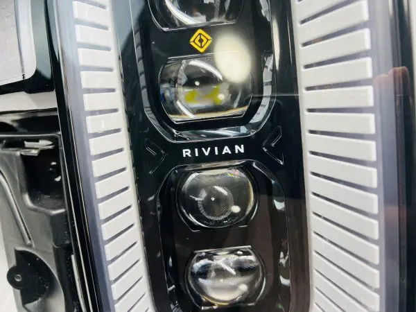 2021 2022 2023 RIVIAN R1T R1 T LED FRONT RIGHT OEM HEADLIGHT GMM92102010 - Image 4