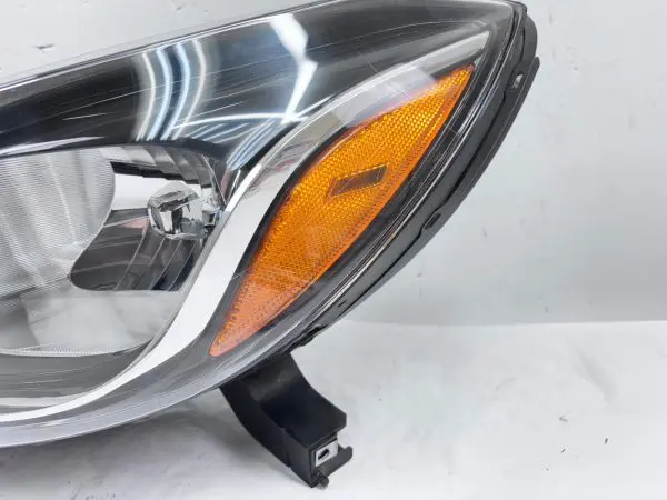 2017 2018 2019 2020 2021 2022 CHEVY TRAX HALOGEN FRONT LEFT OEM HEADLIGHT - Image 4