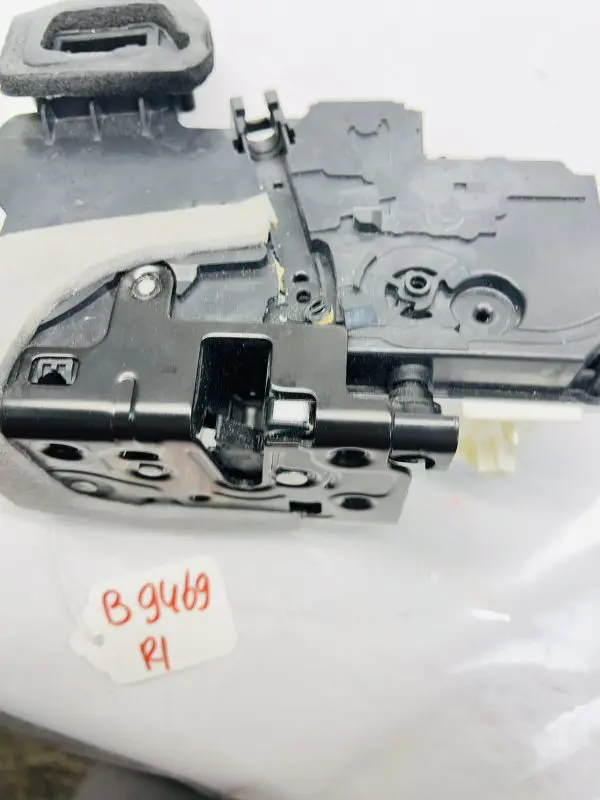 2019 2020 2021 2022 2023 AUDI A8 S8 REAR LEFT OEM DOOR LATCH LOCK GENUINE - Image 4