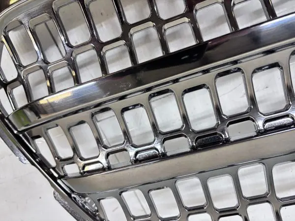 2016 2017 2018 2019 2020 2021 2022 TOYOTA TACOMA CHROME FRONT OEM GRILLE GENUINE - Image 7
