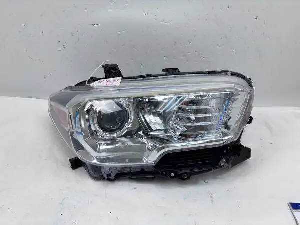 2016 2017 2018 2019 2020 2021 2022 TOYOTA TACOMA HALOGEN RIGHT OEM HEADLIGHT