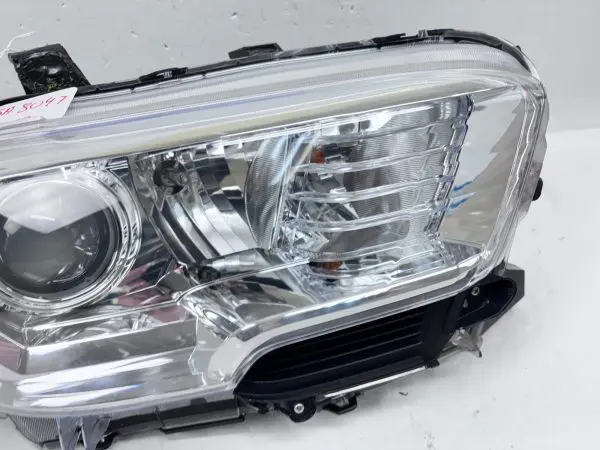 2016 2017 2018 2019 2020 2021 2022 TOYOTA TACOMA HALOGEN RIGHT OEM HEADLIGHT - Image 6