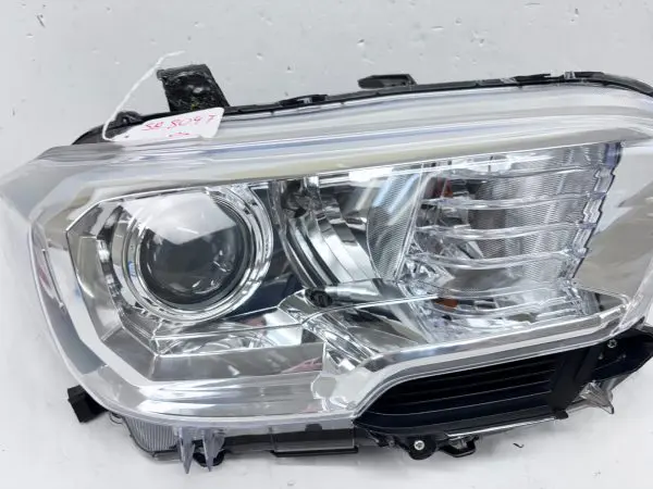 2016 2017 2018 2019 2020 2021 2022 TOYOTA TACOMA HALOGEN RIGHT OEM HEADLIGHT - Image 7