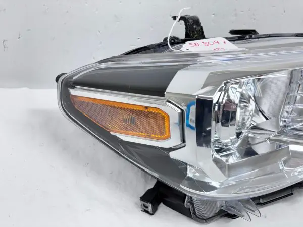 2016 2017 2018 2019 2020 2021 2022 TOYOTA TACOMA HALOGEN RIGHT OEM HEADLIGHT - Image 10