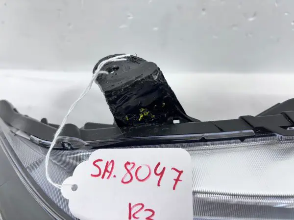 2016 2017 2018 2019 2020 2021 2022 TOYOTA TACOMA HALOGEN RIGHT OEM HEADLIGHT - Image 17