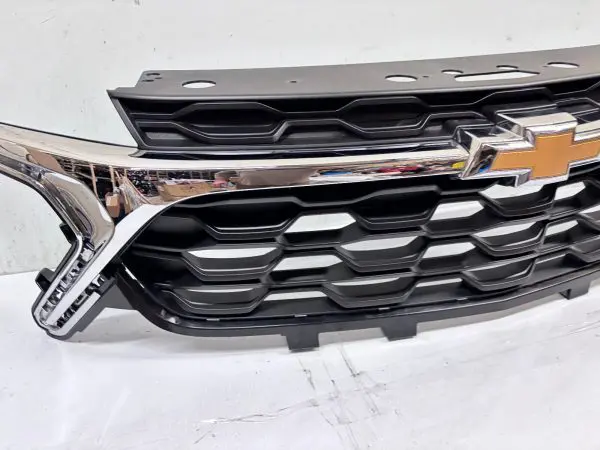 NICE 42769271  2024 2025 CHEVY TRAX CHROME FRONT OEM GRILLE GENUINE - Image 4