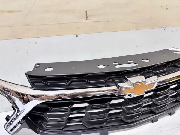NICE 42769271  2024 2025 CHEVY TRAX CHROME FRONT OEM GRILLE GENUINE - Image 5