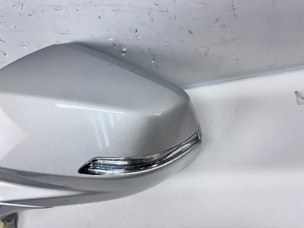 2020 2021 2022 2023 CHEVY BLAZER SILVER FRONT LEFT SIDE OEM MIRROR - Image 5