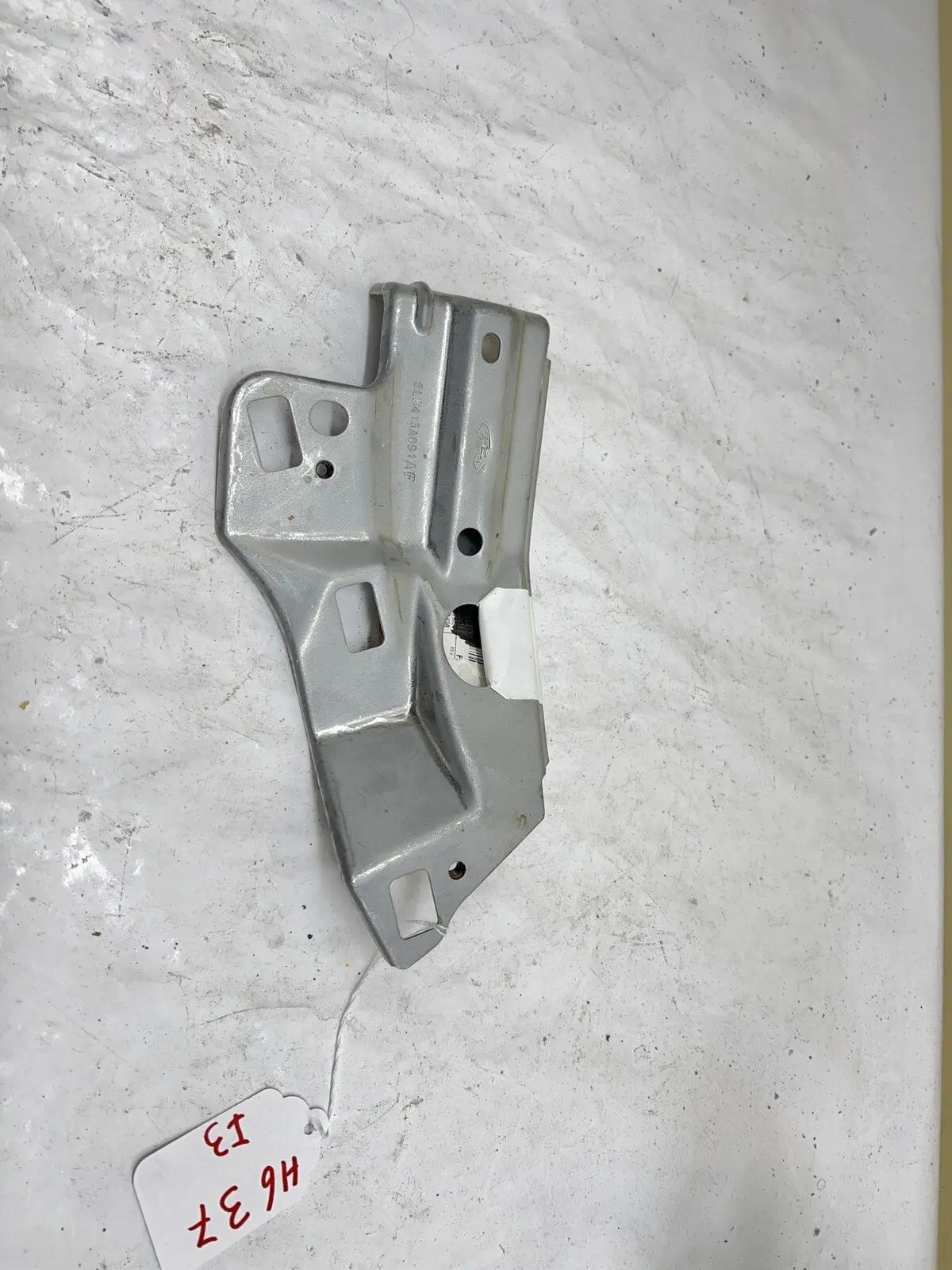 2008 2009 2010 2011 2012 Ford Escape Front Right Bumper Bracket 8L8z13A004A