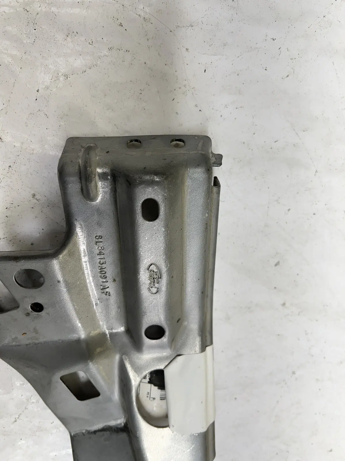 2008 2009 2010 2011 2012 Ford Escape Front Right Bumper Bracket 8L8z13A004A - Image 7