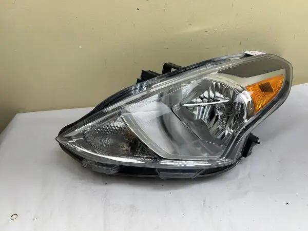 NICE 2015 2016 2017 2018 2019 NISSAN VERSA HALOGEN  FRONT LEFT OEM HEADLIGHT - Image 2