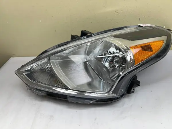 NICE 2015 2016 2017 2018 2019 NISSAN VERSA HALOGEN  FRONT LEFT OEM HEADLIGHT - Image 3