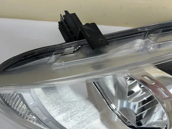 NICE 2015 2016 2017 2018 2019 NISSAN VERSA HALOGEN  FRONT LEFT OEM HEADLIGHT - Image 9