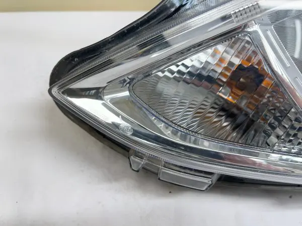 NICE 2015 2016 2017 2018 2019 NISSAN VERSA HALOGEN  FRONT LEFT OEM HEADLIGHT - Image 12