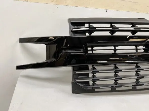 84493306 2019 2020 2021 2022 CHEVY SILVERADO 1500 FRONT OEM GRILLE BLACK - Image 2
