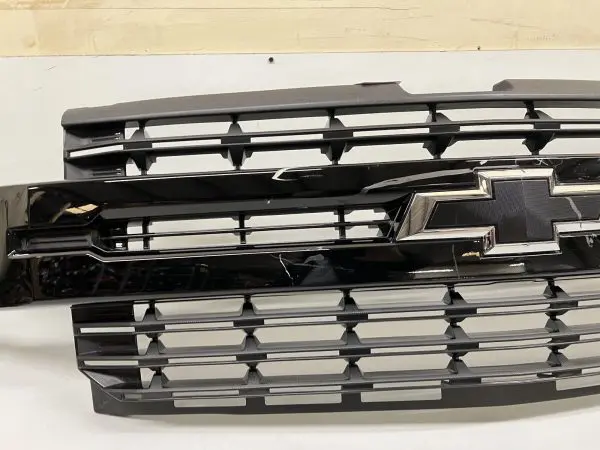 84493306 2019 2020 2021 2022 CHEVY SILVERADO 1500 FRONT OEM GRILLE BLACK - Image 3