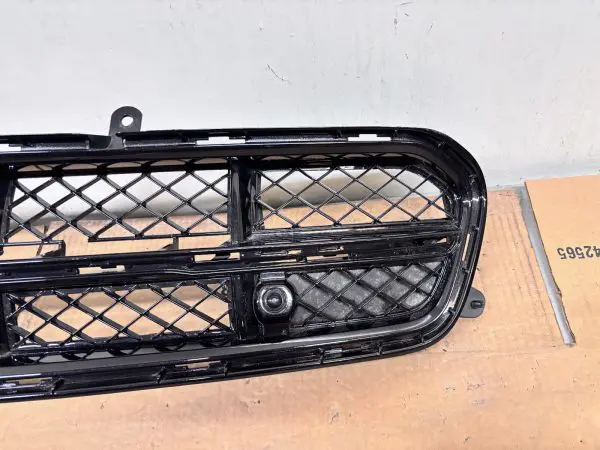 2014 2015 2016 2017 2018 2019 CHEVY CORVETTE C7 FRONT OEM  GRILLE WITH CAMERA - Image 3