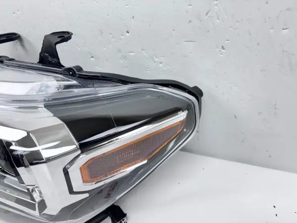 2016 2017 2018 2019 2020 2021 2022 TOYOTA TACOMA HALOGEN  LEFT OEM HEADLIGHT - Image 7