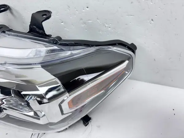2016 2017 2018 2019 2020 2021 2022 TOYOTA TACOMA HALOGEN  LEFT OEM HEADLIGHT - Image 8