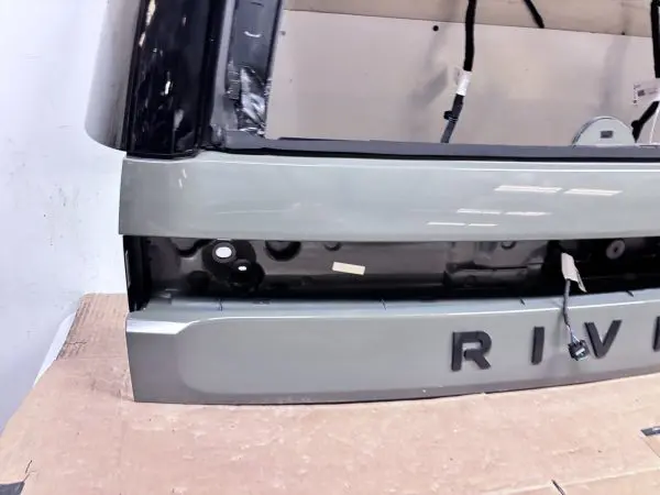 OEM 2022 2023 2024 RIVIAN R1S REAR TAIL GATE GENUINE LIFT GATE - Image 8