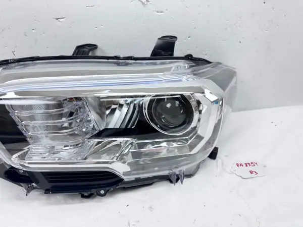 2016 2017 2018 2019 2020 2021 2022 TOYOTA TACOMA HALOGEN  LEFT OEM HEADLIGHT - Image 11