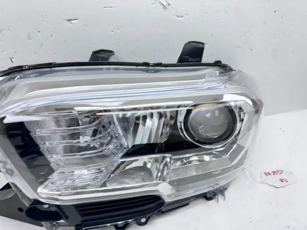 2016 2017 2018 2019 2020 2021 2022 TOYOTA TACOMA HALOGEN  LEFT OEM HEADLIGHT - Image 12