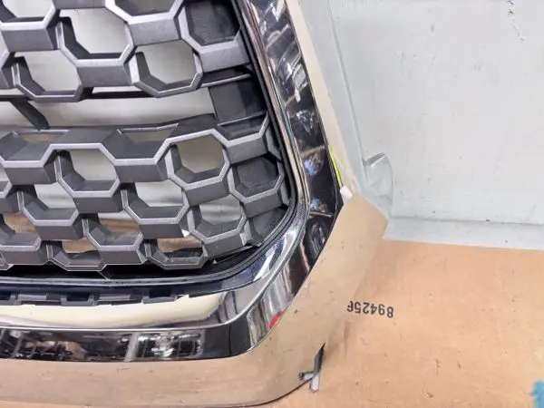 2018 2019 2020 2021 TOYOTA TUNDRA CHROME SR5 FRONT OEM GRILLE 53155-0C020 - Image 4