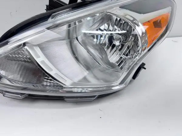2015 2016 2017 2018 2019 NISSAN VERSA HALOGEN FRONT LEFT OEM HEADLIGHT - Image 4