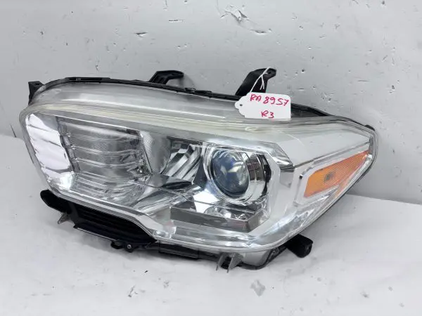 2016 2017 2018 2019 2020 2021 2022 TOYOTA TACOMA HALOGEN LEFT OEM HEADLIGHT - Image 3