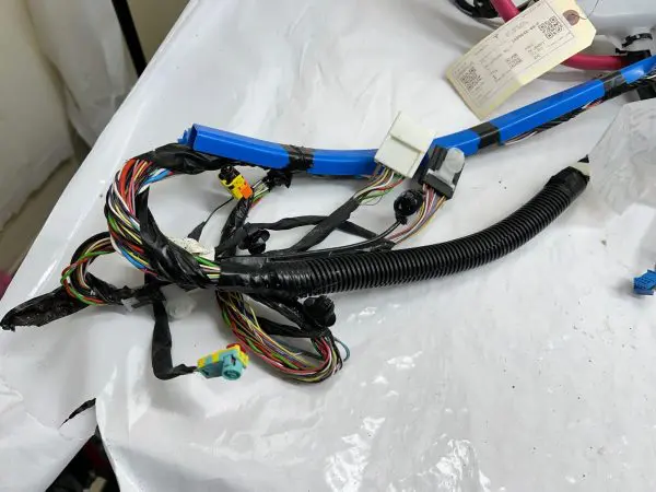 2020 2021 2022 2023 TESLA MODEL Y MAIN RIGHT OEM BODY WIRE HARNESS 1489042-00-F - Image 4