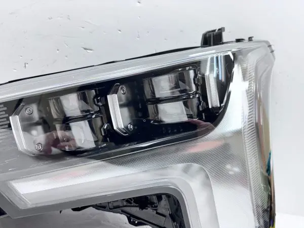 nice 2022 2023 2024 toyota tundra platinum full led front left oem headlight - Image 4