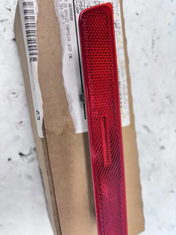 68195796ab OEM GENUINE 2015-2023 DODGE CHALLENGER REAR RIGHT SIDE MARKER - Image 3