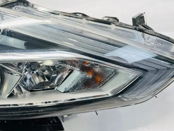 2016 2017 2018 NISSAN ALTIMA HALOGEN  FRONT RIGHT OEM HEADLIGHT - Image 3