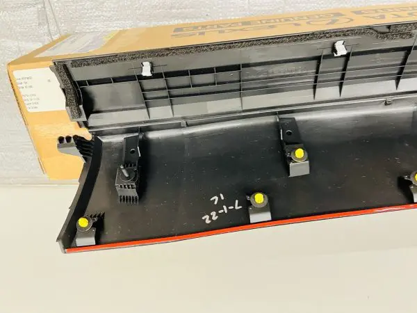 2015 2016 2017 2018 2019  TOYOTA HIGHLANDER REAR RIGHT DOOR MOLDING OEM ROCKER - Image 9