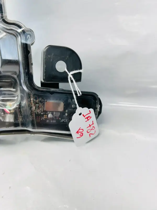 2017 2018 2019 TOYOTA COROLLA LED FRONT RIGHT OEM FOG LIGHT RUNNING TURN SIGNAL - Image 2