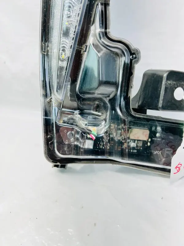 2017 2018 2019 TOYOTA COROLLA LED FRONT RIGHT OEM FOG LIGHT RUNNING TURN SIGNAL - Image 4