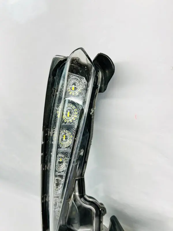 2017 2018 2019 TOYOTA COROLLA LED FRONT RIGHT OEM FOG LIGHT RUNNING TURN SIGNAL - Image 7
