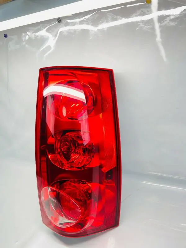 2007 2008 2009 2010 2011 2012 2013 GMC YUKON REAR RIGHT TAIL LIGHT - Image 2