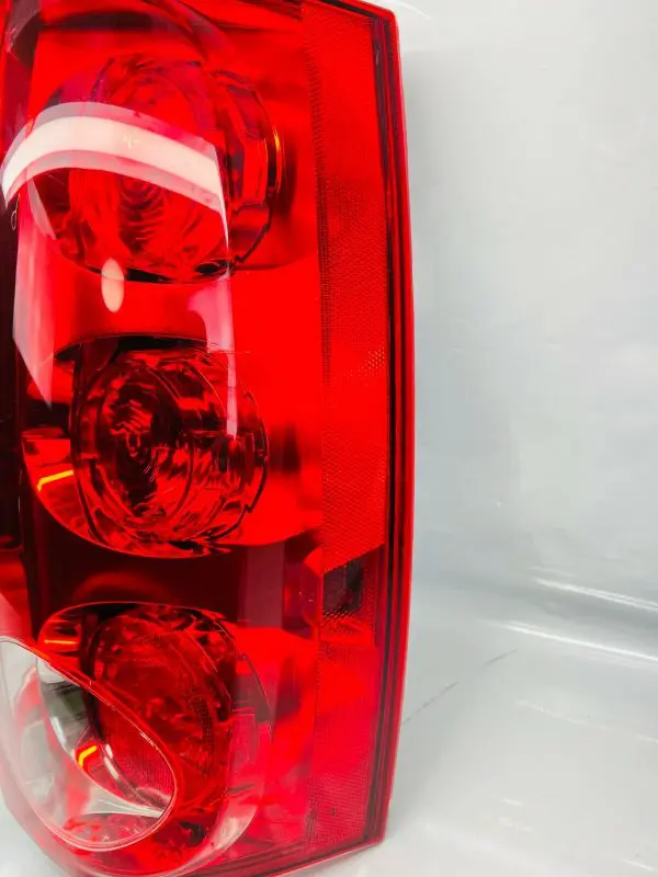 2007 2008 2009 2010 2011 2012 2013 GMC YUKON REAR RIGHT TAIL LIGHT - Image 4