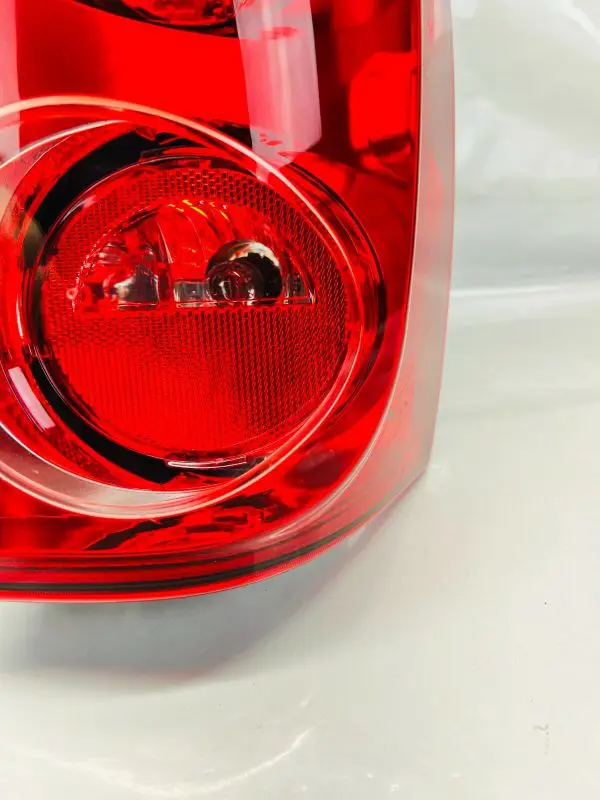 2007 2008 2009 2010 2011 2012 2013 GMC YUKON REAR RIGHT TAIL LIGHT - Image 8