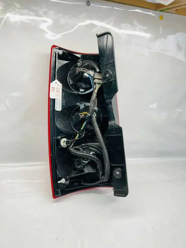 2007 2008 2009 2010 2011 2012 2013 GMC YUKON REAR RIGHT TAIL LIGHT - Image 12