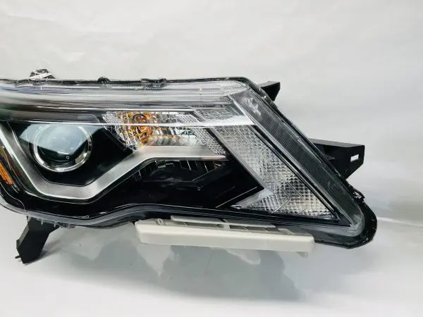 NICE 2017 2018 2019 2020 NISSAN PATHFINDER HALOGEN LED FRONT RIGHT HEADLIGHT - Image 2