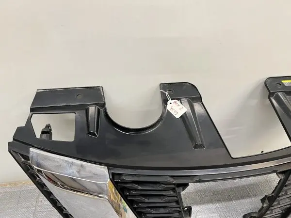 623106FL0C 2017 2018 2019 2020 NISSAN ROGUE FRONT OEM GRILLE GENUINE - Image 9